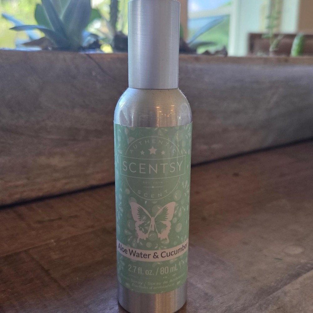 Scentsy Aloe Water and Cucumber Room spray New!